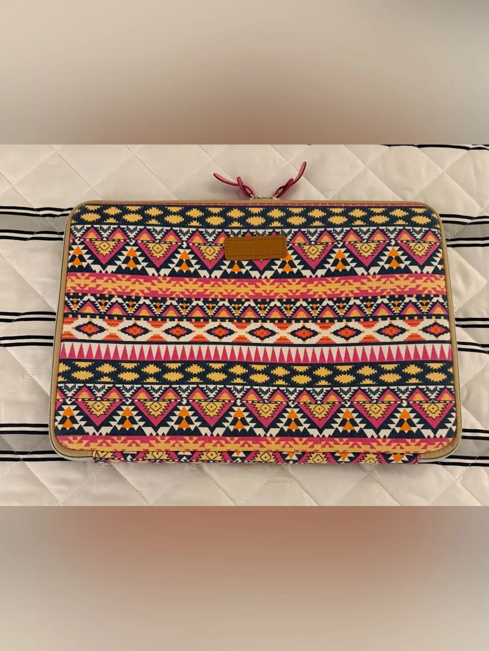 Inateck Aztec Bohemian Laptop Sleeve Cushion 14.5” x 9.5” Full Zip EUC